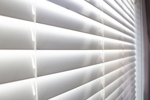 Hochwertiger Sicht- und Sonnenschutz für Ihre Fenster für mehr Privatsphäre und Sicherheit. Reparaturservice Valet - Ihr Rundum-Service für Fenster, Türen und Rollläden in Bretten.