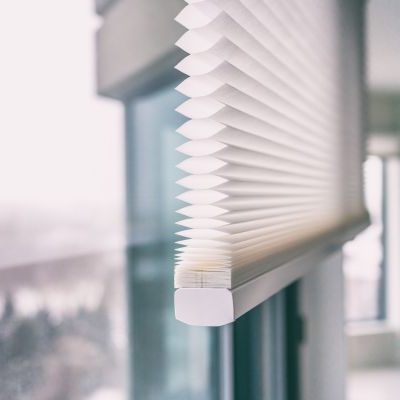 Individuelle Fensterlösungen: Plissées und Rollos für optimalen Sichtschutz. Reparaturservice Valet Bretten.